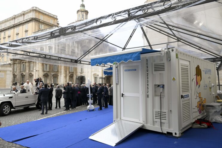 Cerimonia di Benedizione Papale delle Cliniche Mobili “Salus” per Bambini in Egitto